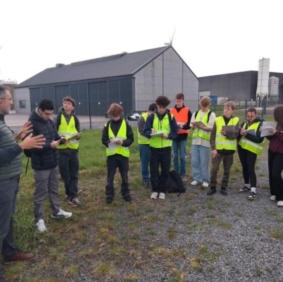 éolienne WT8 Leuze visite scolaire 7eme eco Saint Pierre Leuze -02-20250423
